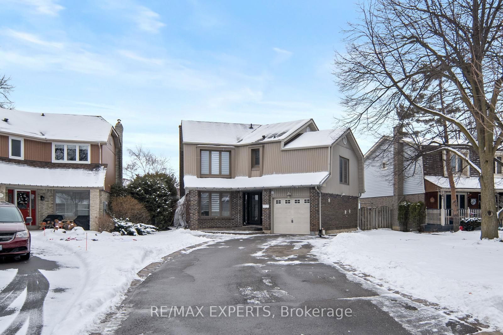 Detached House for sale at 42 Montcalm Place, Brampton, Central Park, L6S 2X6 - MLS: W11923135