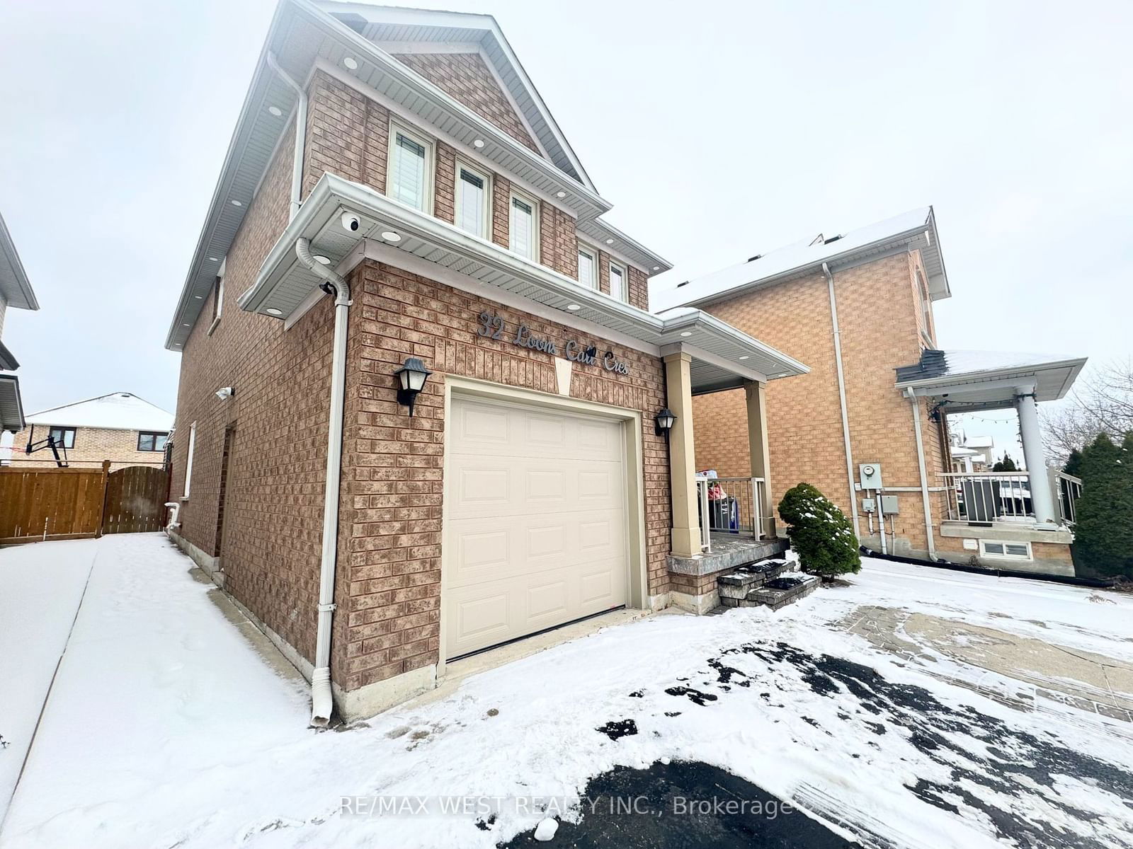 Detached House for sale at 32 Loons Call Crescent, Brampton, Sandringham-Wellington, L6R 2G5 - MLS: W11923227