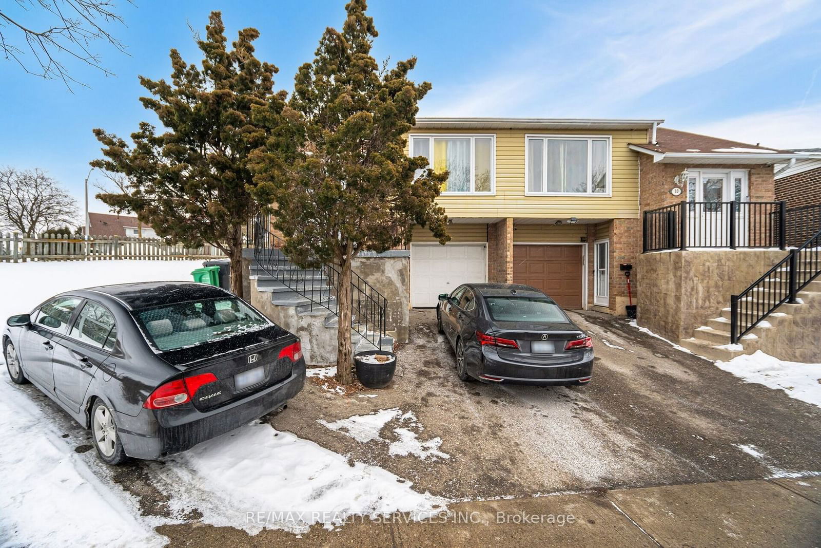 Semi-Detached House sold at 12 Courtleigh Square, Brampton, Heart Lake East, L6Z 1J3 - MLS: W11923241