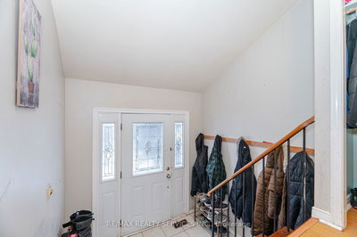 12 Courtleigh Sq, Brampton - Heart Lake East image-0-3