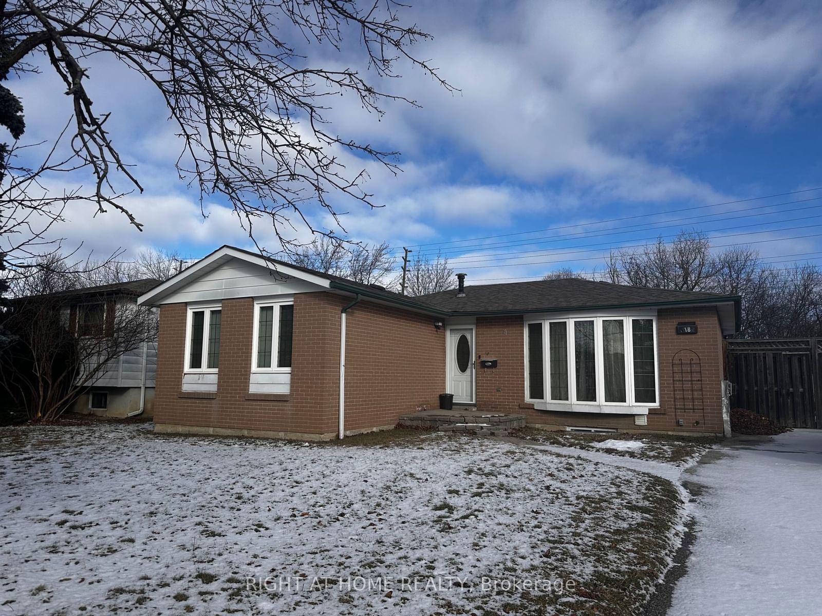 Detached House for lease at 18 Fidelia Crescent, Brampton, Southgate, L6T 3P8 - MLS: W11923254