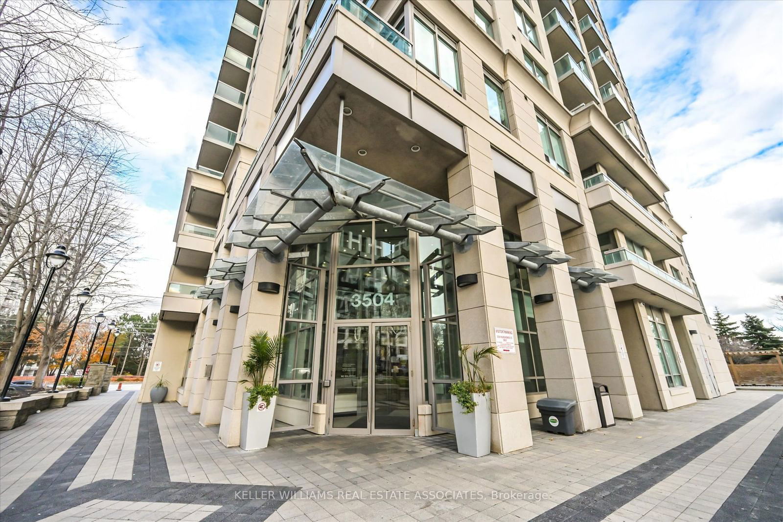 Condo sold at 305-3504 Hurontario Street, Mississauga, City Centre, L5B 0B9 - MLS: W11923331