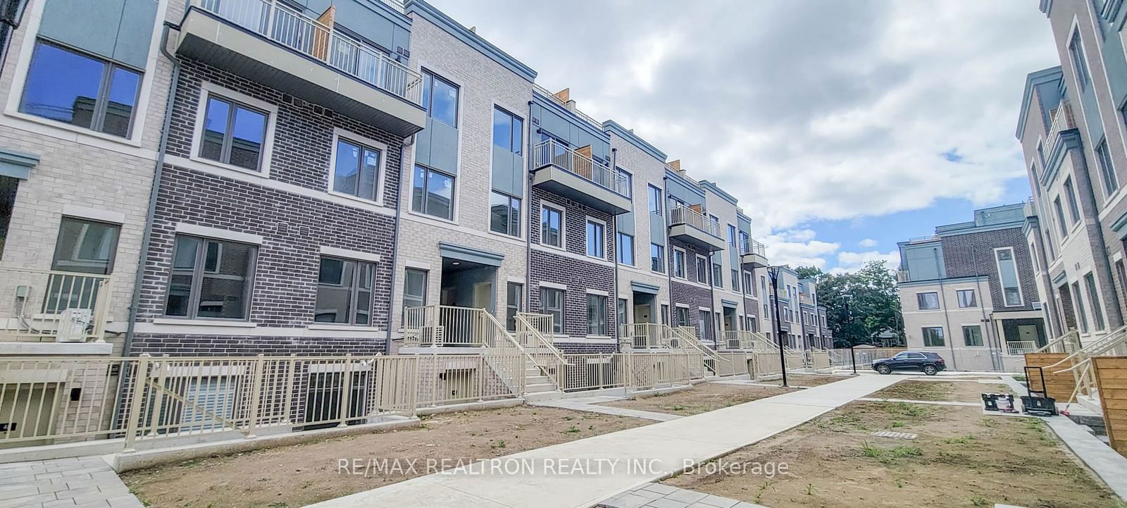 Townhouse for lease at 54-5 William Jackson Way, Toronto, New Toronto, M8V 0J8 - MLS: W11923389