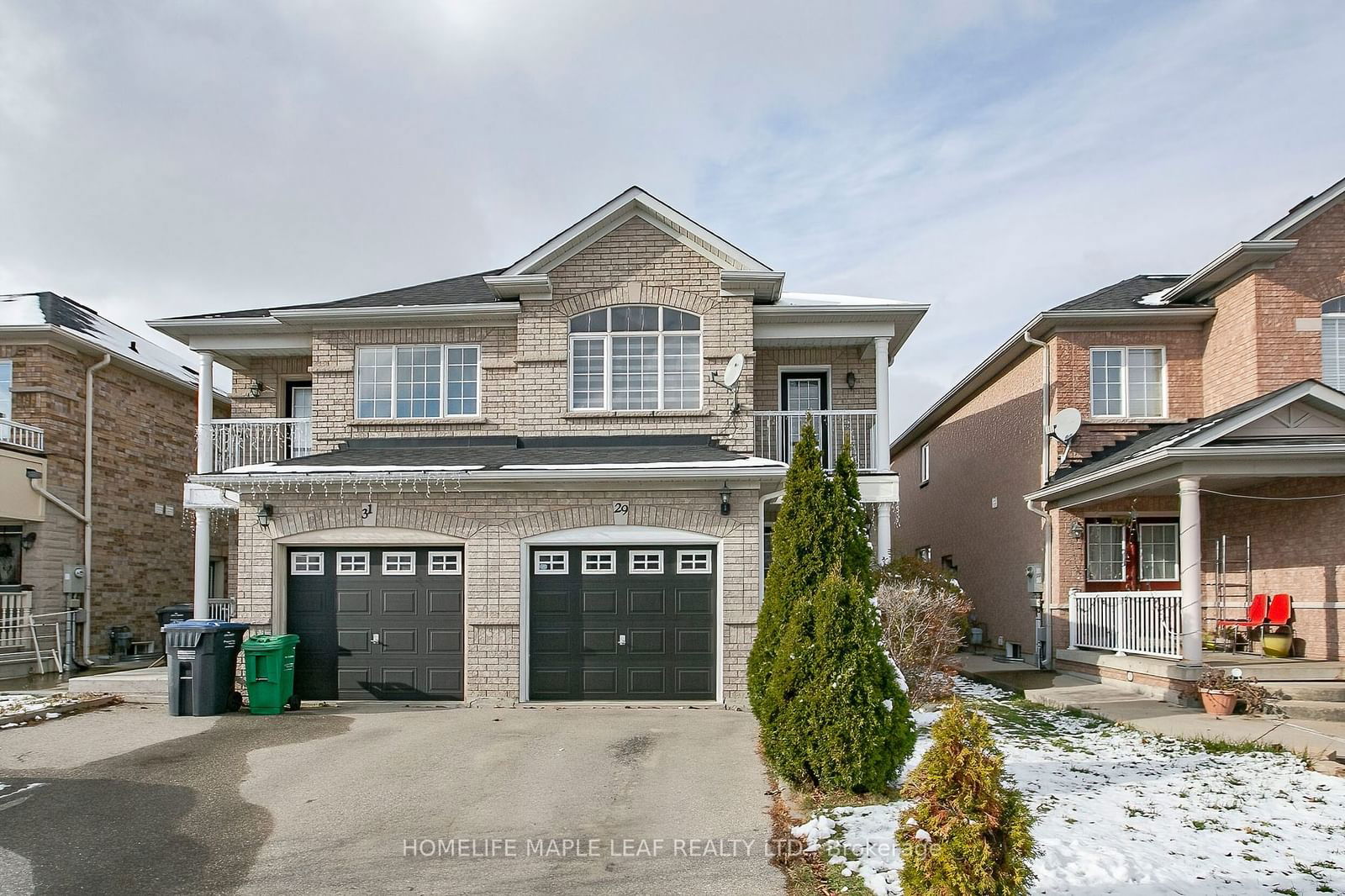 Semi-Detached House for sale at 29 Dewridge Court, Brampton, Sandringham-Wellington, L6R 3C1 - MLS: W11923564