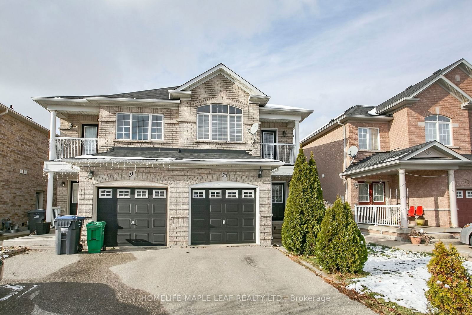 Semi-Detached House for sale at 29 Dewridge Court, Brampton, Sandringham-Wellington, L6R 3C1 - MLS: W11923564