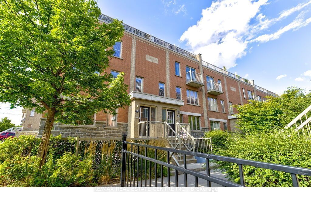 Townhouse leased at 231-25 Turntable Crescent, Toronto, Dovercourt-Wallace Emerson-Junction, M6H 4K8 - MLS: W11923611