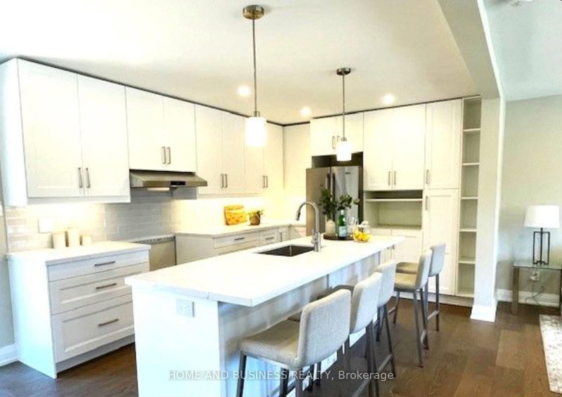 1326 Meredith Ave, Mississauga, L5E 2E7 | Image 3