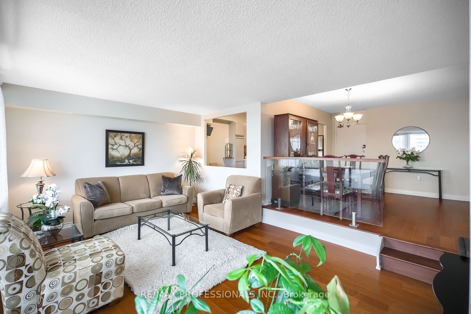 Condo sold at 604-240 Scarlett Road, Toronto, Rockcliffe-Smythe, M6N 4X4 - MLS: W11923854