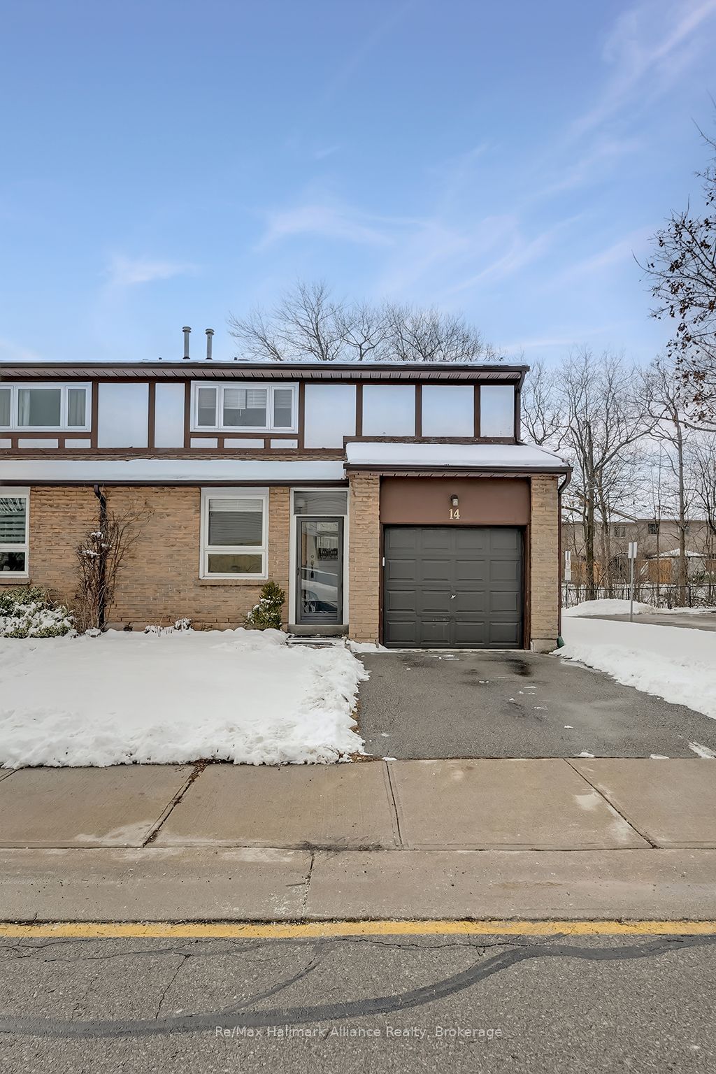 Townhouse leased at 14-1580 Lancaster Drive, Oakville, 1005 - FA Falgarwood, L6H 2Z5 - MLS: W11923856