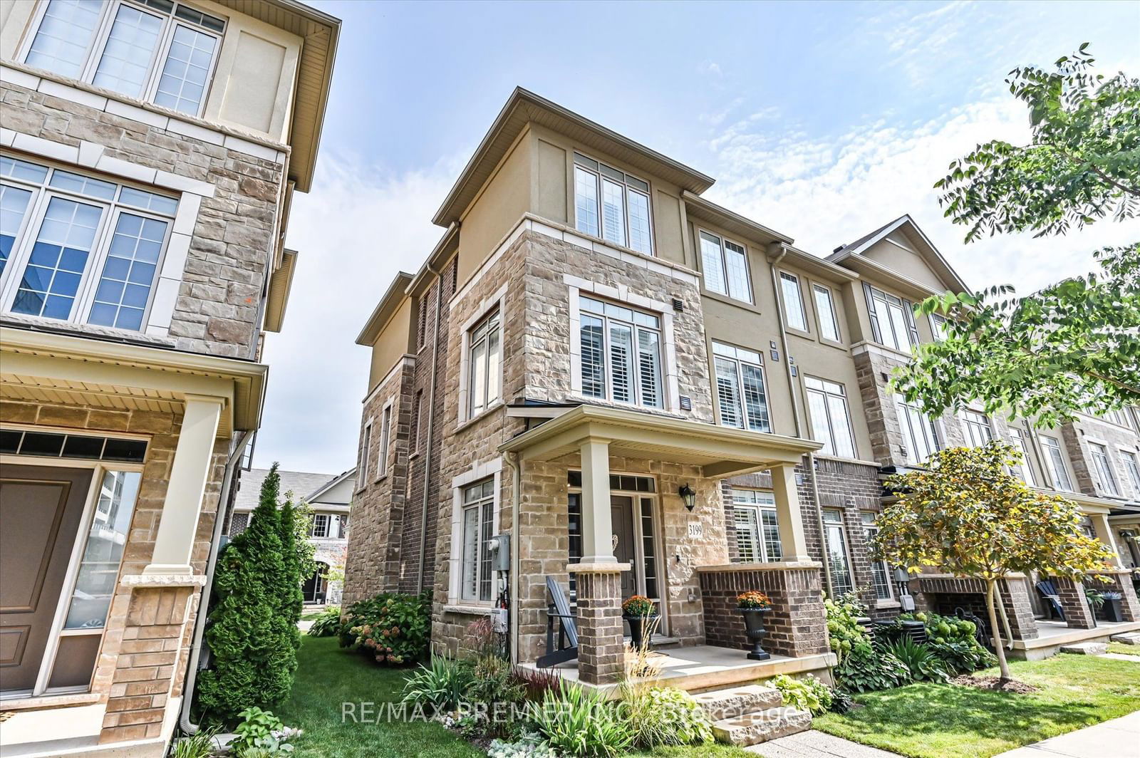 Townhouse for sale at 3199 William Coltson Avenue, Oakville, Rural Oakville, L6H 0W9 - MLS: W11923864