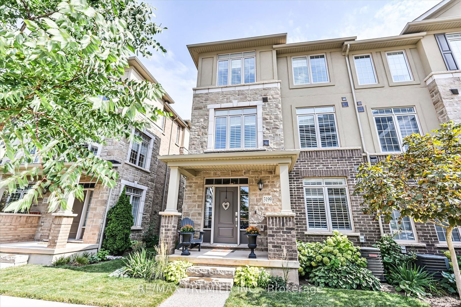 Townhouse for sale at 3199 William Coltson Avenue, Oakville, Rural Oakville, L6H 0W9 - MLS: W11923864