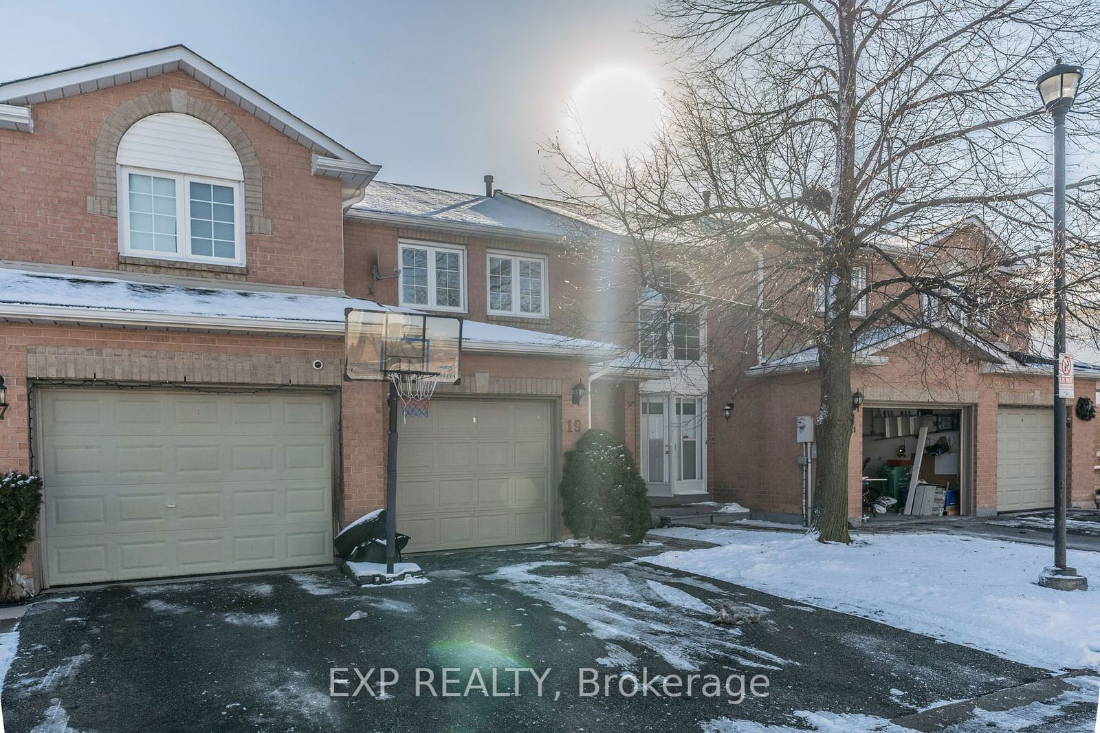 Townhouse for lease at 19 Chipstead Avenue, Brampton, Northwood Park, L6X 4G9 - MLS: W11923866