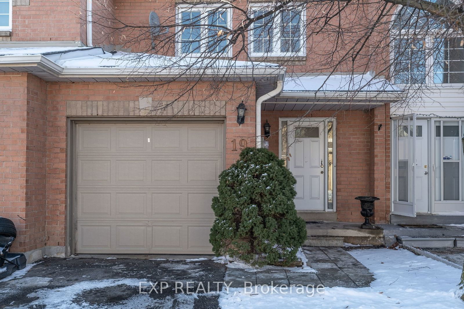 Townhouse for lease at 19 Chipstead Avenue, Brampton, Northwood Park, L6X 4G9 - MLS: W11923866