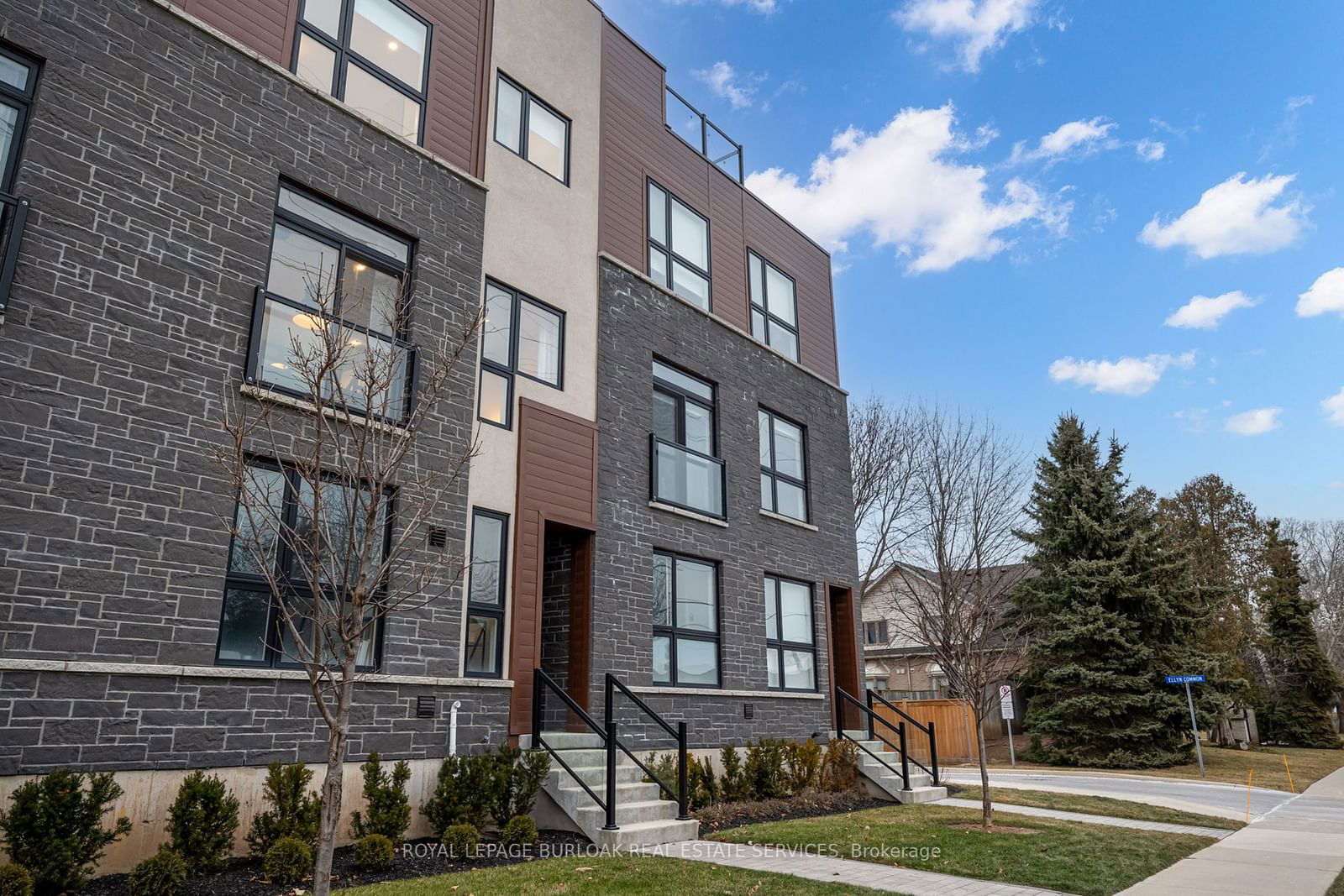 Townhouse sold at 3226 Ellyn Common, Burlington, Roseland, L7N 0A3 - MLS: W11924010