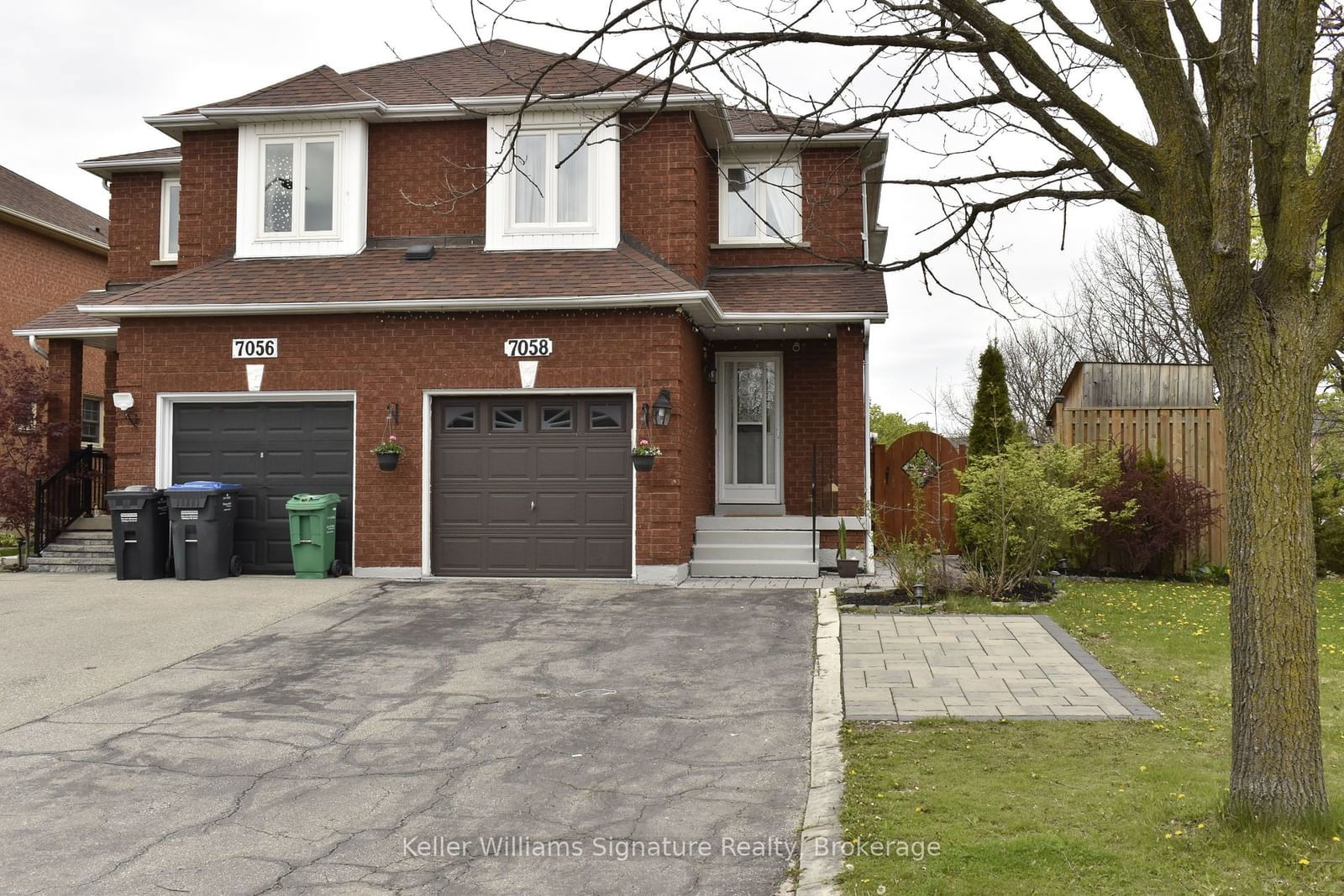 Semi-Detached House for sale at 7058 STONEYWOOD Way, Mississauga, Lisgar, L5N 6Y5 - MLS: W11924074