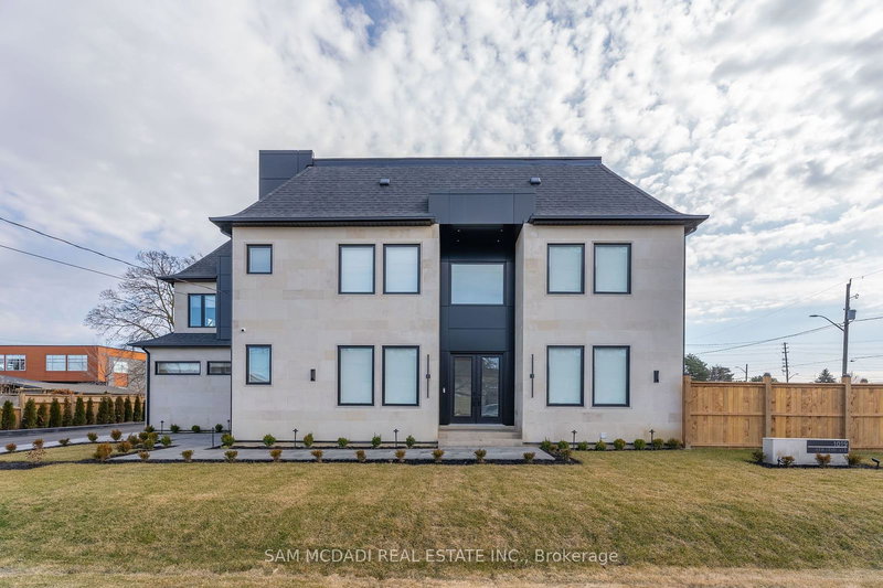 1019 Strathy Ave, Mississauga, L5E 2J5 | Image 3