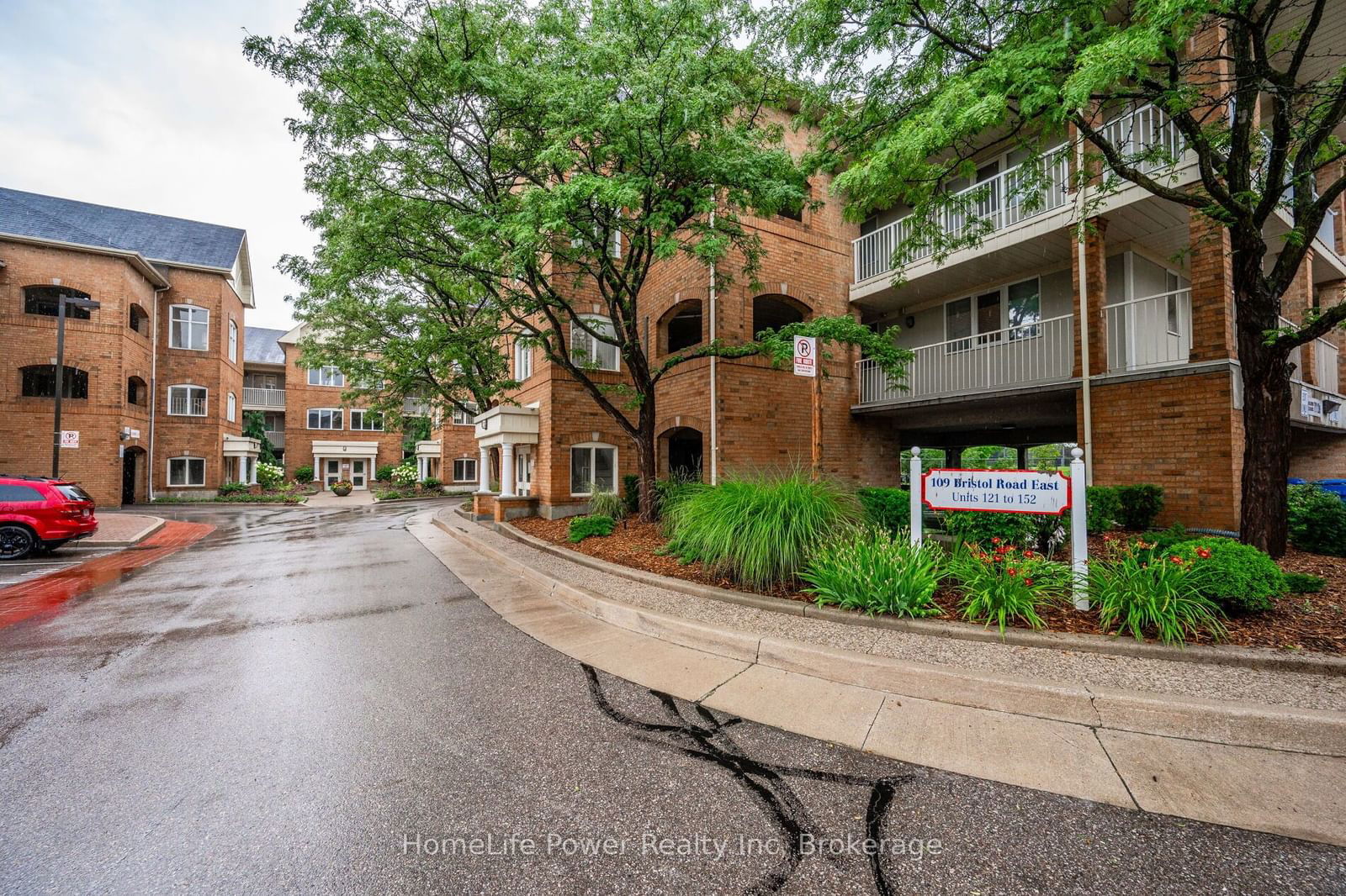 Townhouse sold at 127-109 Bristol Road, Mississauga, Hurontario, L4Z 3P6 - MLS: W11924299