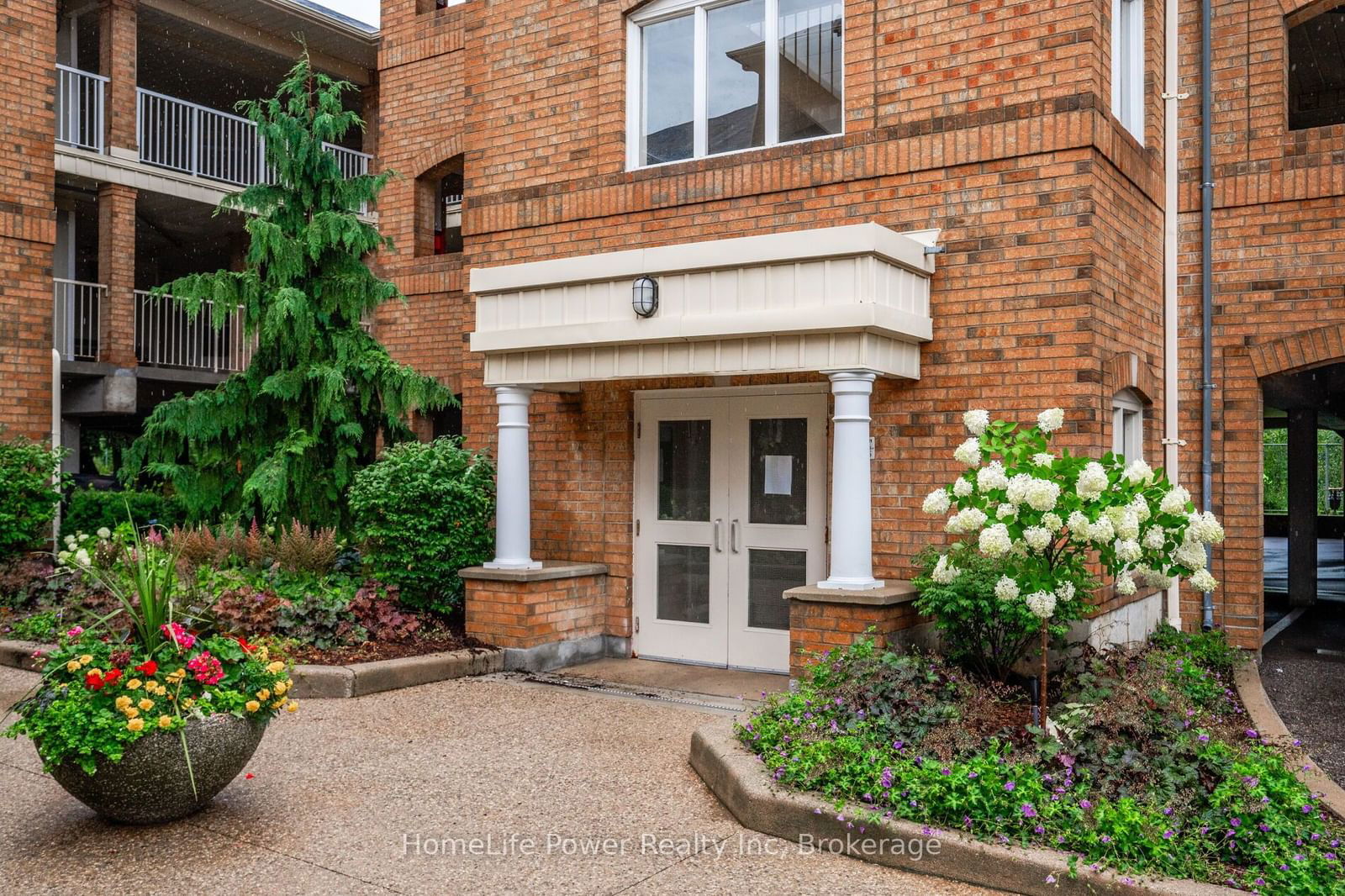 Townhouse sold at 127-109 Bristol Road, Mississauga, Hurontario, L4Z 3P6 - MLS: W11924299