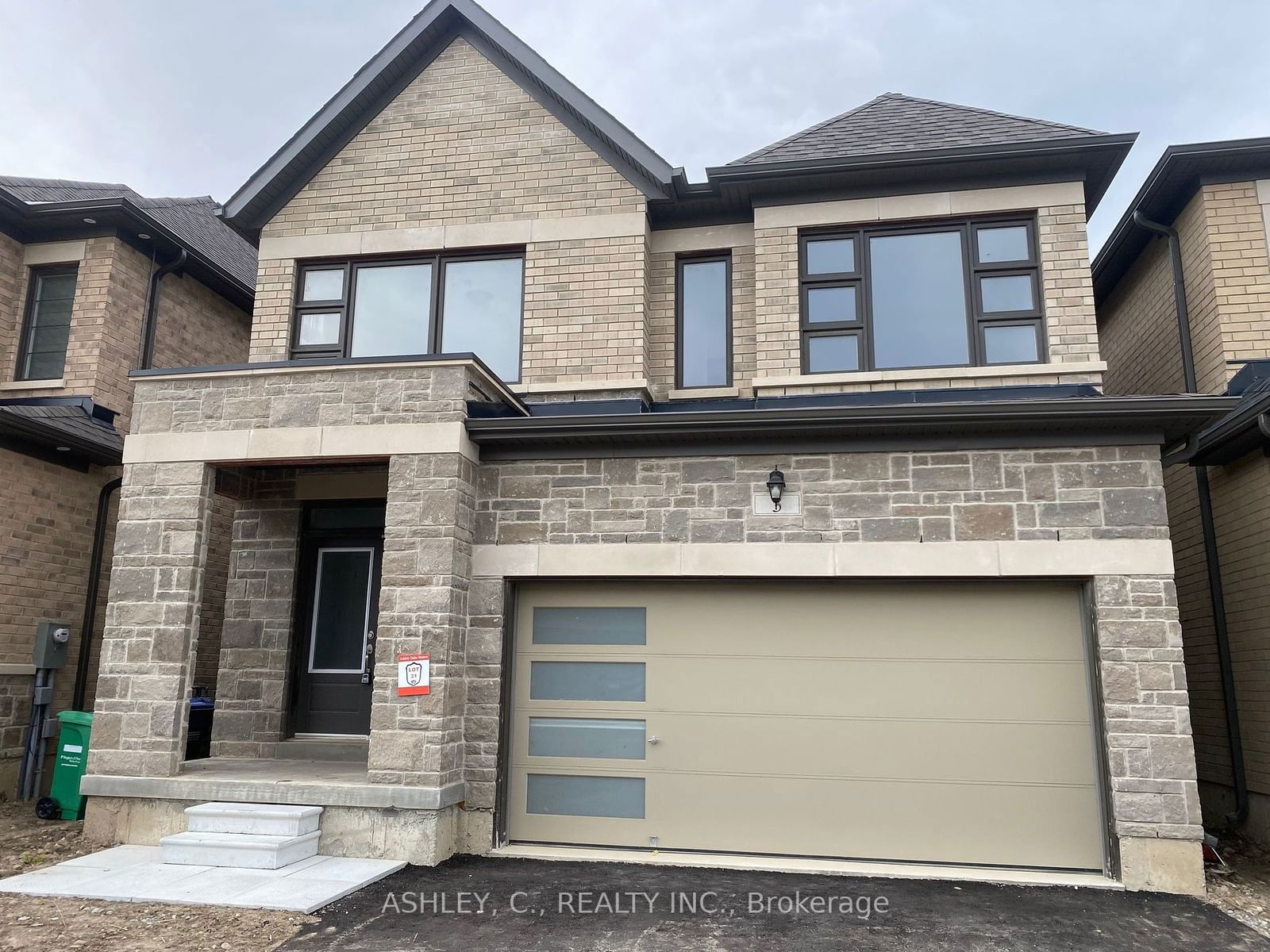 Detached House for sale at 3 Gladmary Drive, Brampton, Bram West, L6Y 6K9 - MLS: W11924675