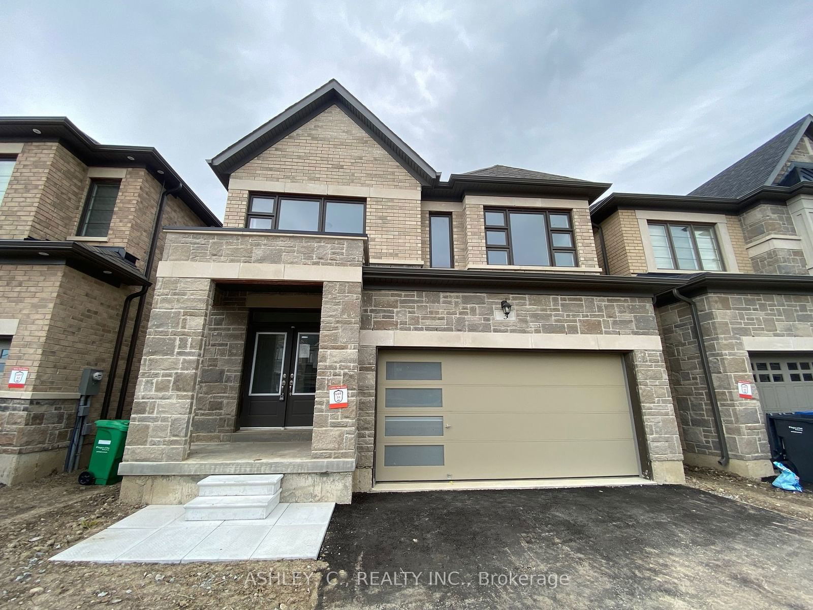 Detached House for sale at 3 Gladmary Drive, Brampton, Bram West, L6Y 6K9 - MLS: W11924675