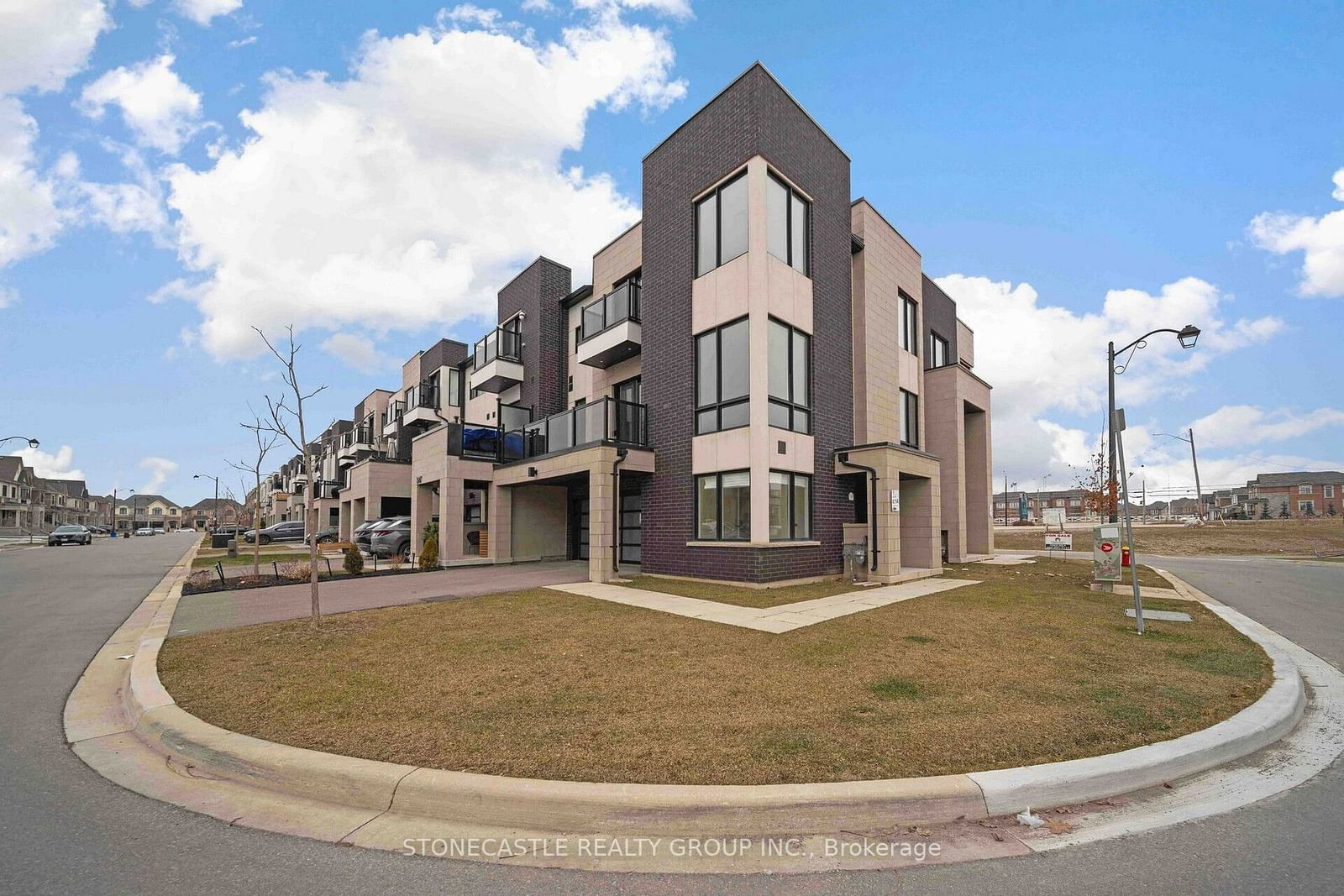 Townhouse for sale at 1349 Clarriage Court, Milton, Ford, L9E 1J4 - MLS: W11924689