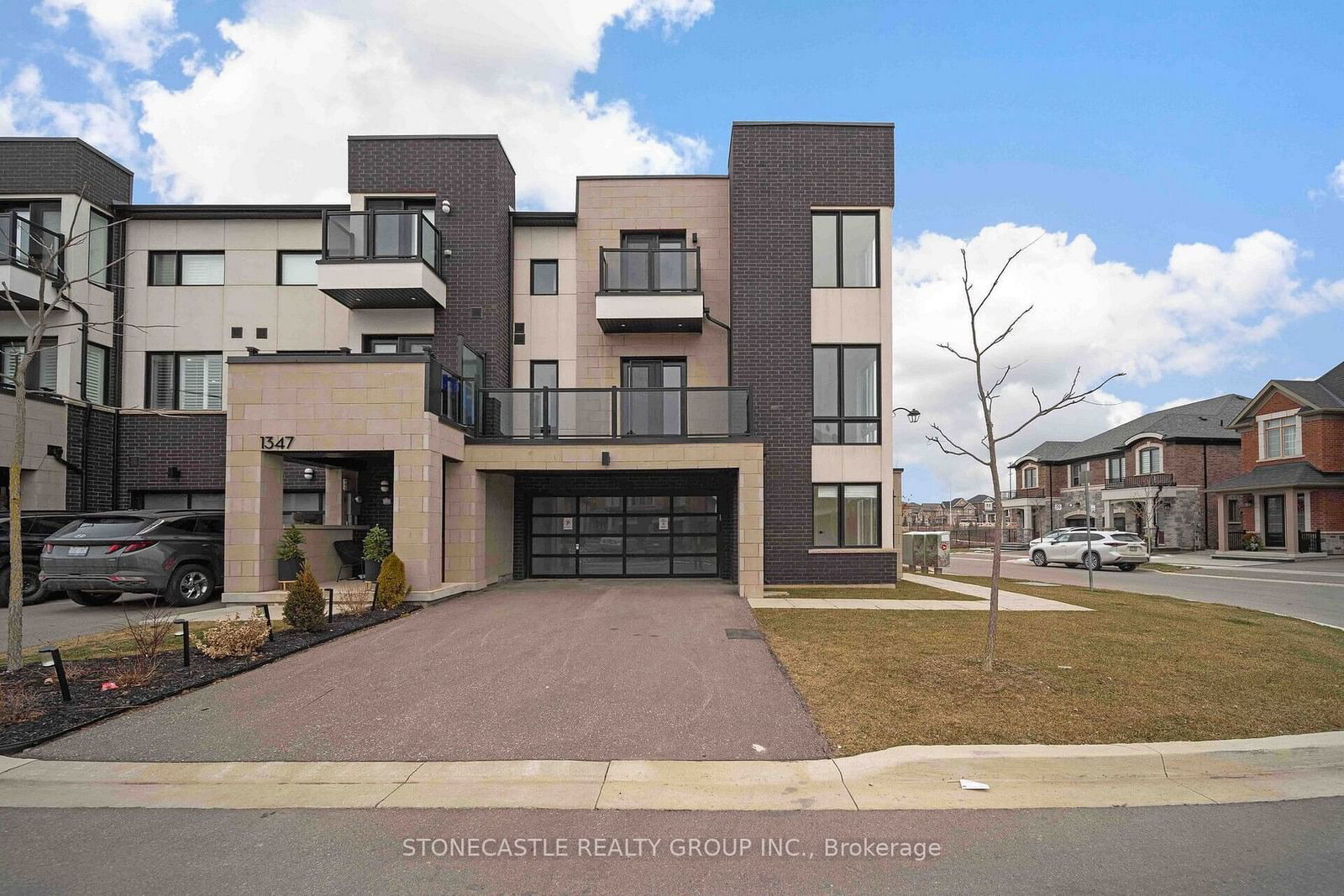 Townhouse for sale at 1349 Clarriage Court, Milton, Ford, L9E 1J4 - MLS: W11924689