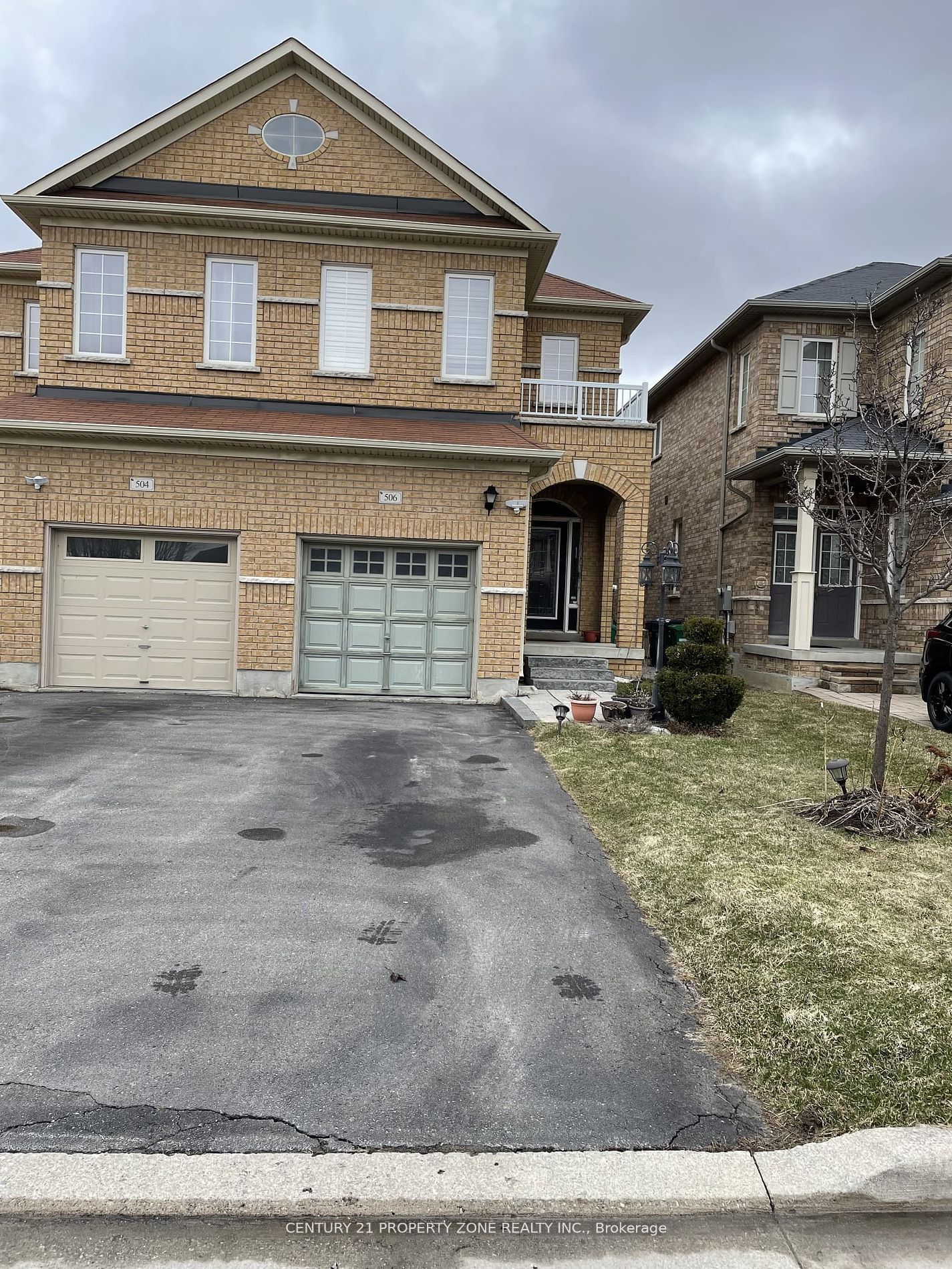 Semi-Detached House for lease at 506 Coach Drive, Mississauga, Hurontario, L5R 0C3 - MLS: W11924818