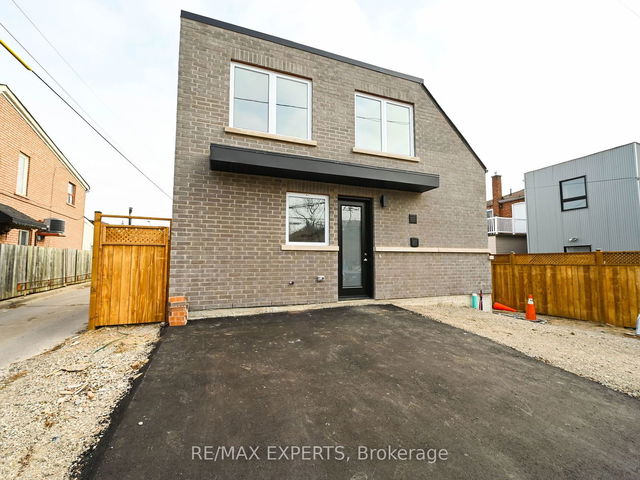 LANEWAY - 78 Teignmouth Avenue
