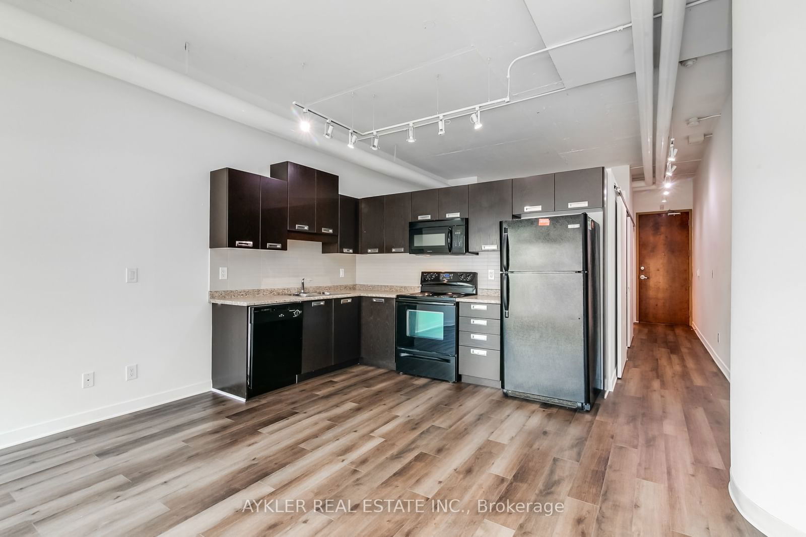 Condo for lease at 212-2 Fieldway Road, Toronto, Islington-City Centre West, M8Z 0B9 - MLS: W11924969