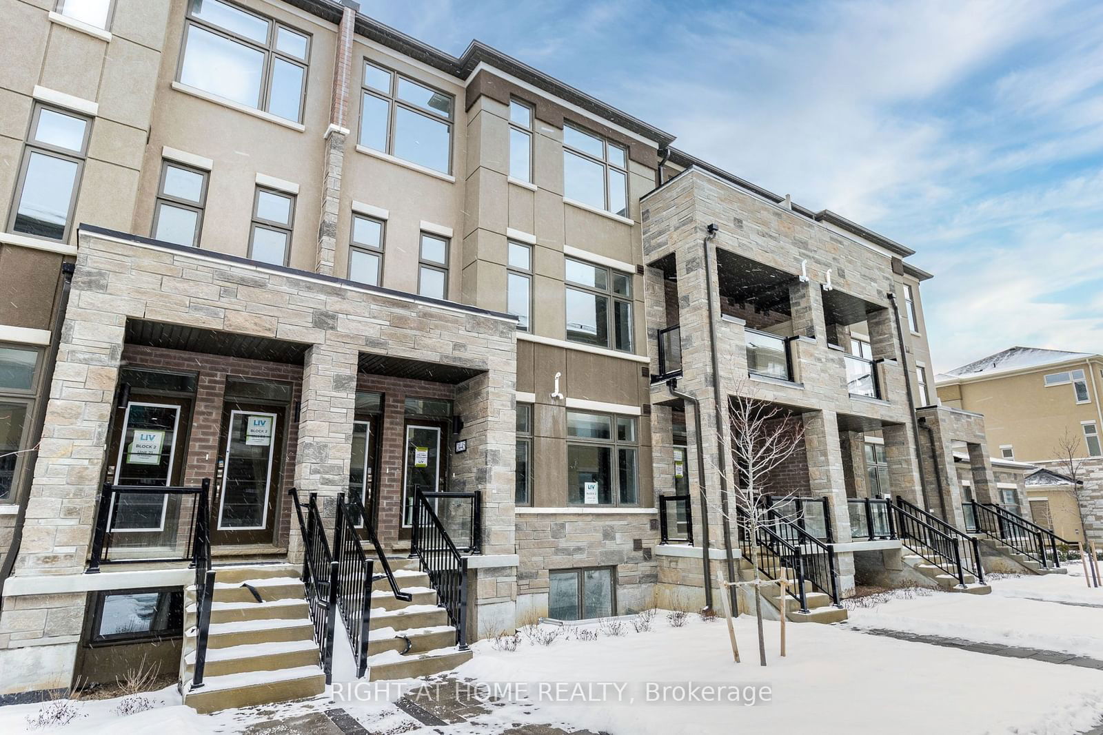 Townhouse for sale at 24-45 Fieldridge Crescent, Brampton, Sandringham-Wellington North, L6R 4G6 - MLS: W11925100