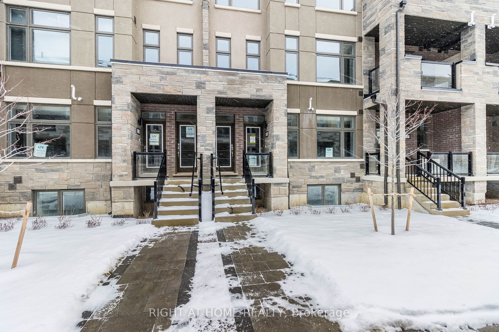 Townhouse for sale at 24-45 Fieldridge Crescent, Brampton, Sandringham-Wellington North, L6R 4G6 - MLS: W11925100