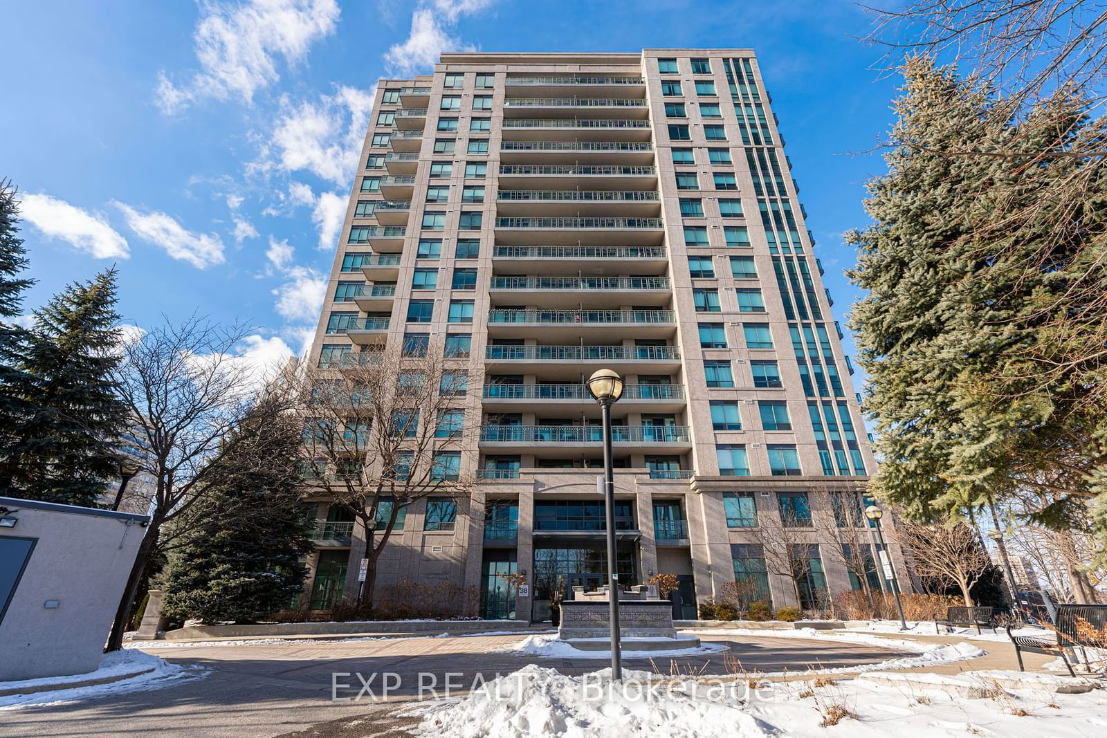 Condo sold at 410-38 Fontenay Court, Toronto, Edenbridge-Humber Valley, M9A 5H5 - MLS: W11925106