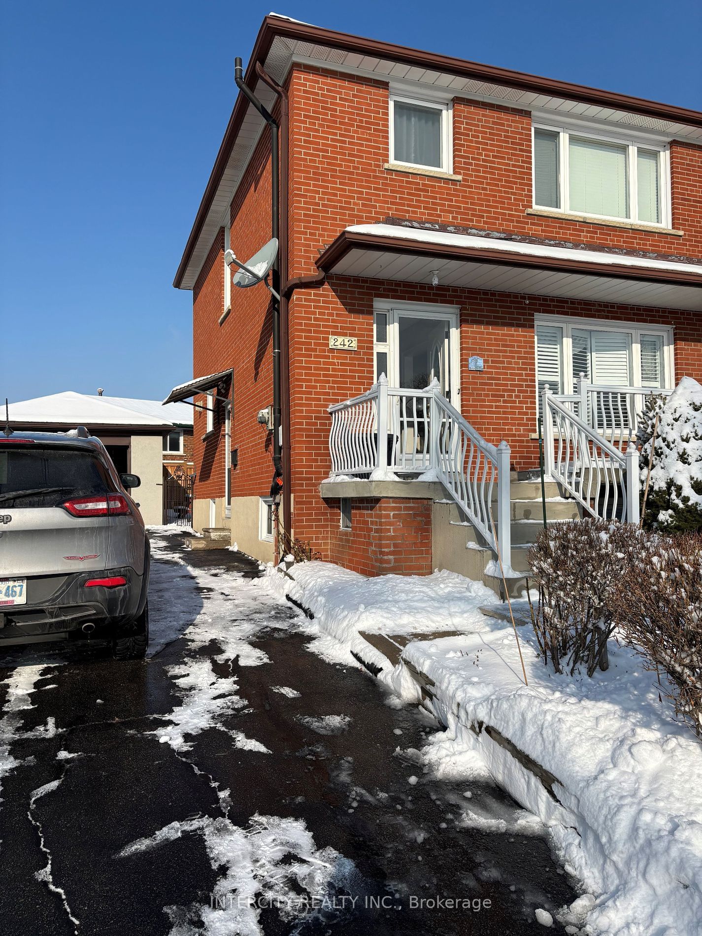 Semi-Detached House leased at 242 Grandravine Drive, Toronto, York University Heights, M3N 1J3 - MLS: W11925214