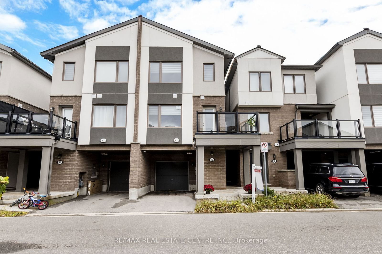 Townhouse for sale at 19-1125 Leger Way, Milton, Ford, L9E 1N7 - MLS: W11925225