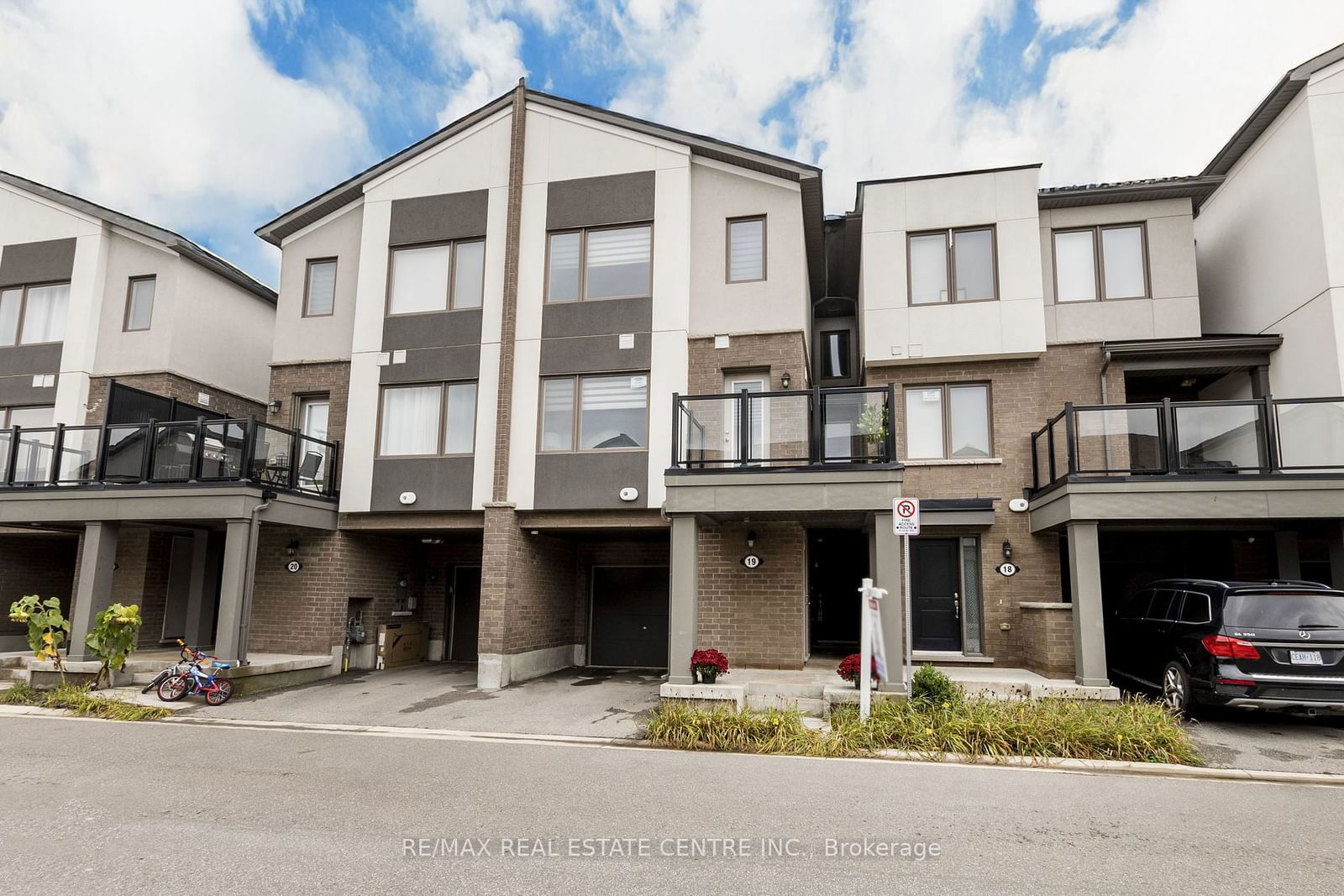 Townhouse for sale at 19-1125 Leger Way, Milton, Ford, L9E 1N7 - MLS: W11925225