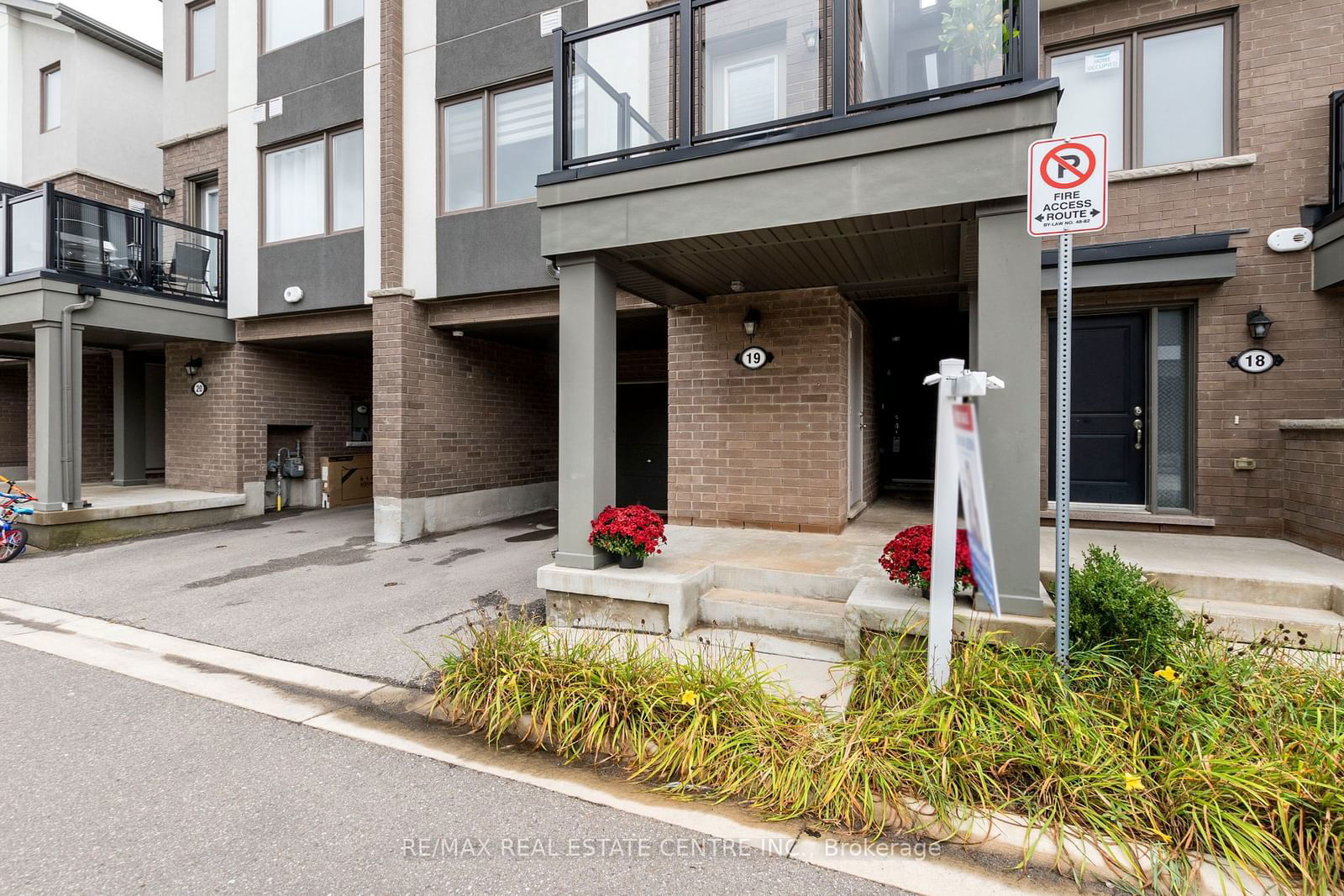 Townhouse for sale at 19-1125 Leger Way, Milton, Ford, L9E 1N7 - MLS: W11925225