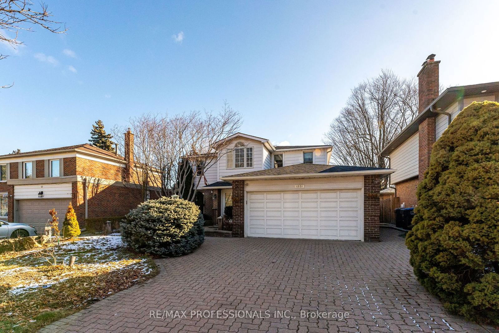 Detached House for sale at 1801 Stonepath Crescent, Mississauga, Applewood, L4X 1Y1 - MLS: W11925341