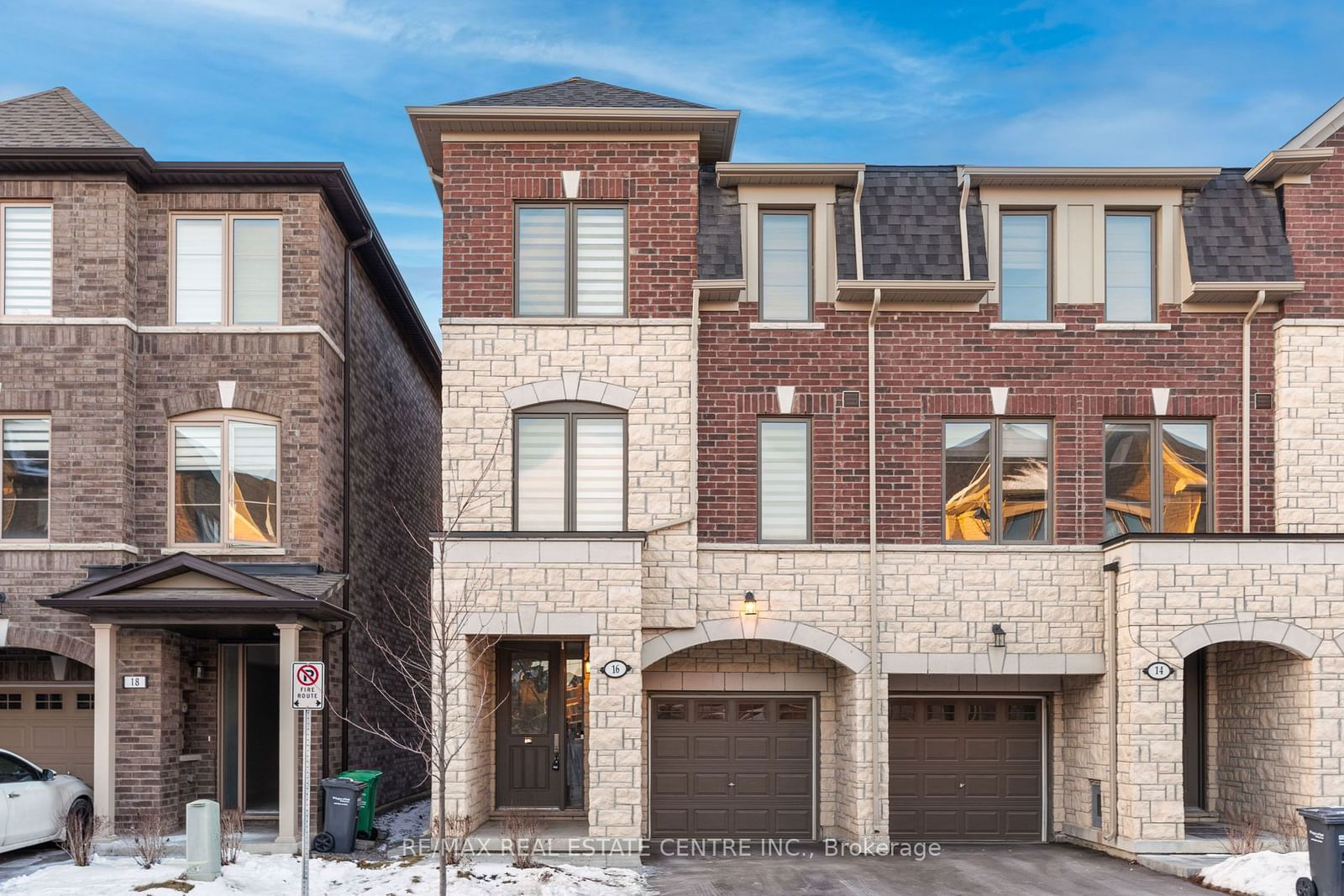 Townhouse sold at 16 Arcola Street, Brampton, Bram East, L6P 4N7 - MLS: W11925419