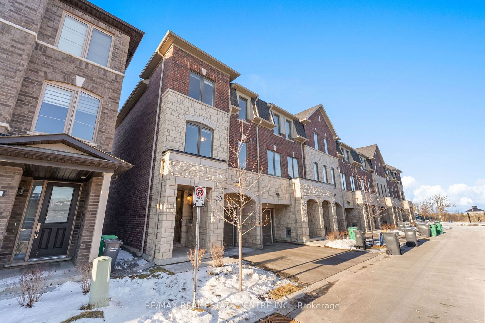 Townhouse sold at 16 Arcola Street, Brampton, Bram East, L6P 4N7 - MLS: W11925419