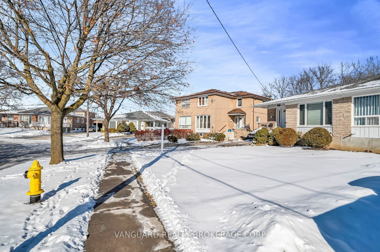 Semi-Detached House for sale at 61 Gambello Crescent, Toronto, York University Heights, M3J 1W2 - MLS: W11925446