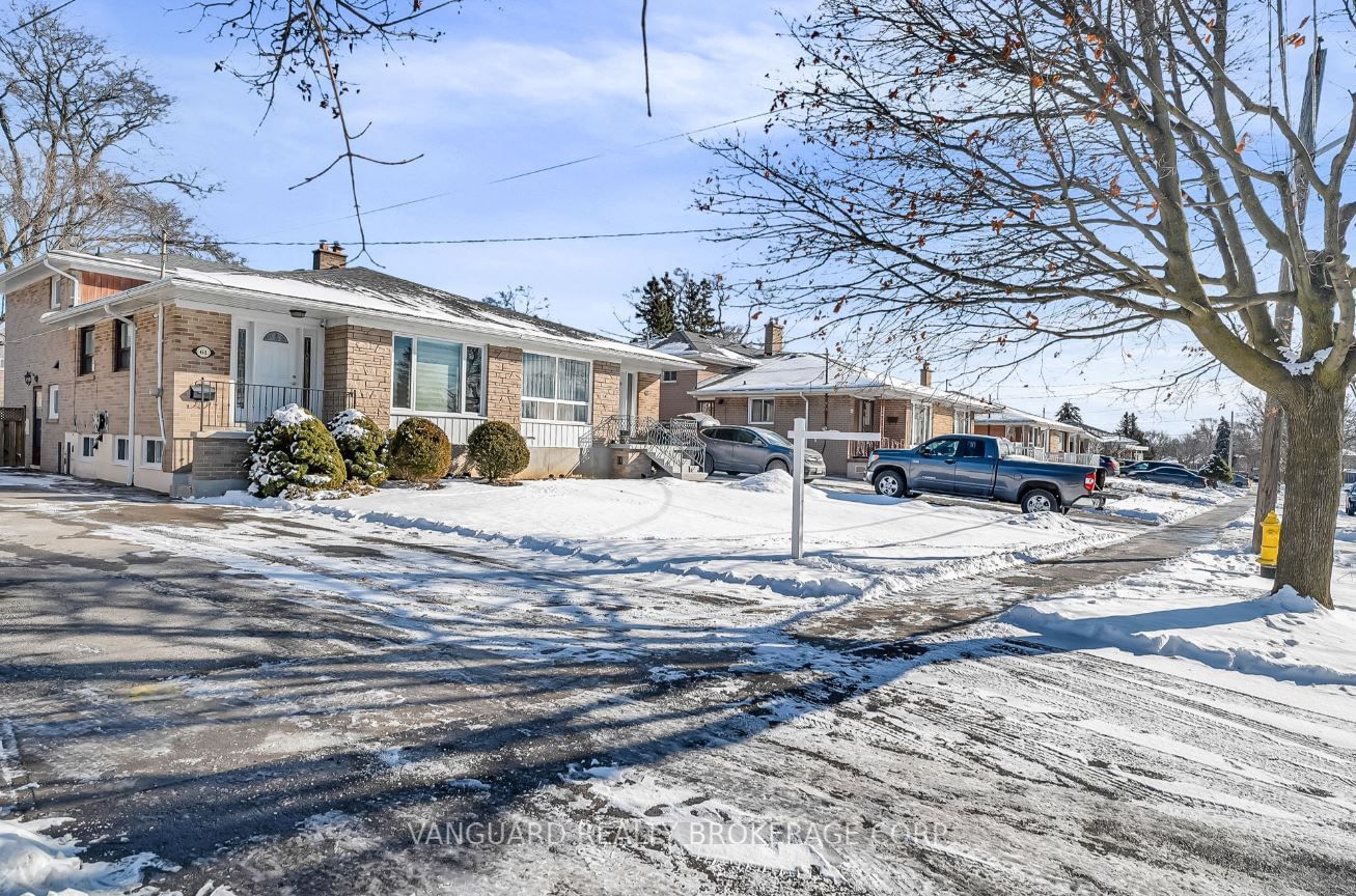 Semi-Detached House for sale at 61 Gambello Crescent, Toronto, York University Heights, M3J 1W2 - MLS: W11925446