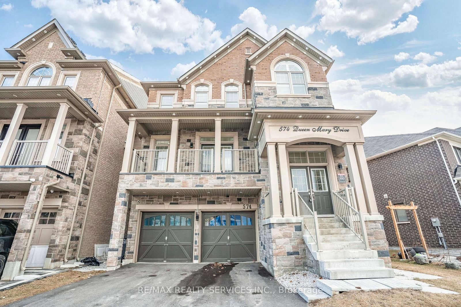 Detached House sold at 574 Queen Mary Drive, Brampton, Northwest Brampton, L7A 4Y6 - MLS: W11925462