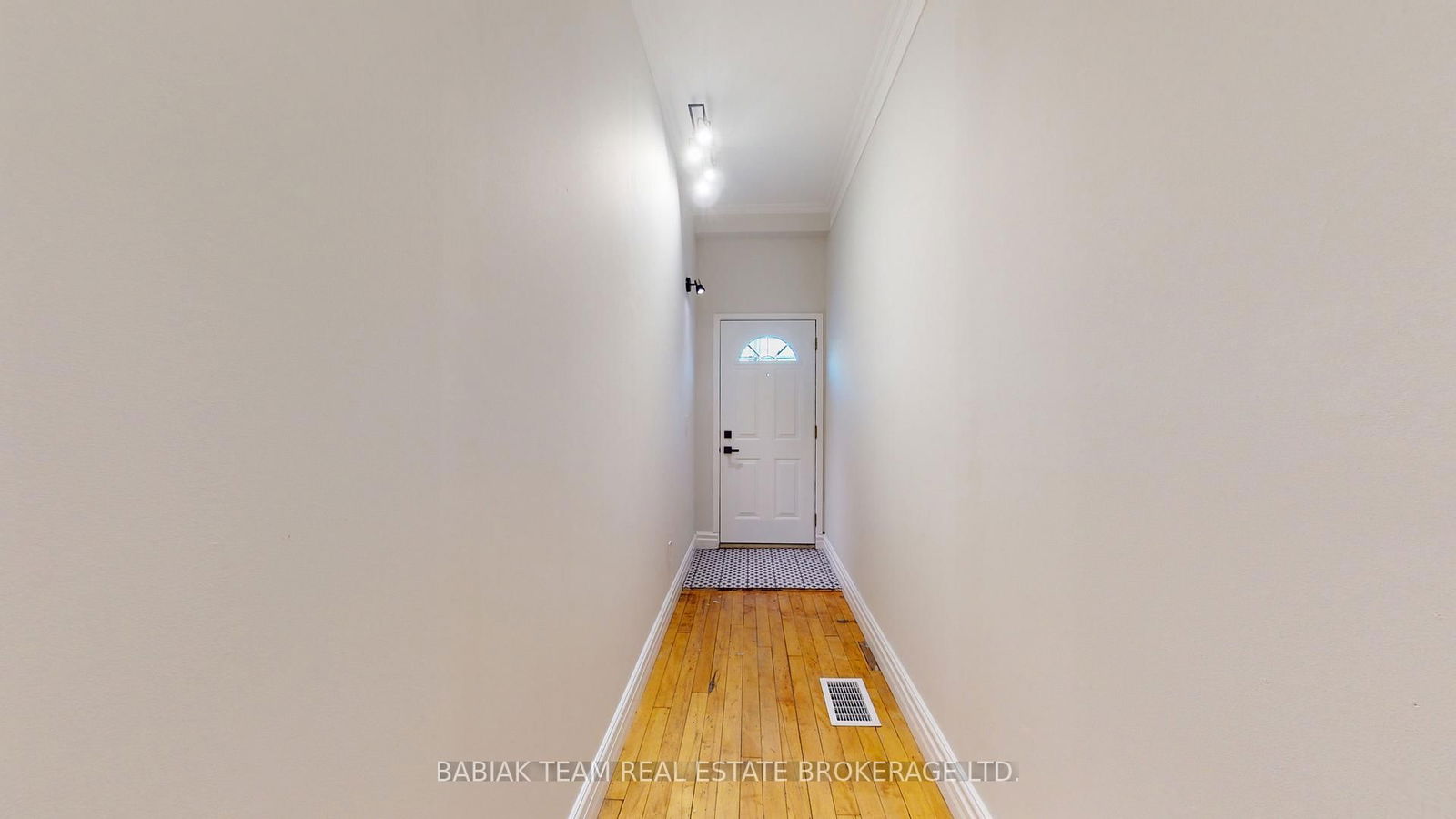 Semi-Detached House leased at Upper-594 Runnymede Road, Toronto, Runnymede-Bloor West Village, M6S 2Z7 - MLS: W11925518