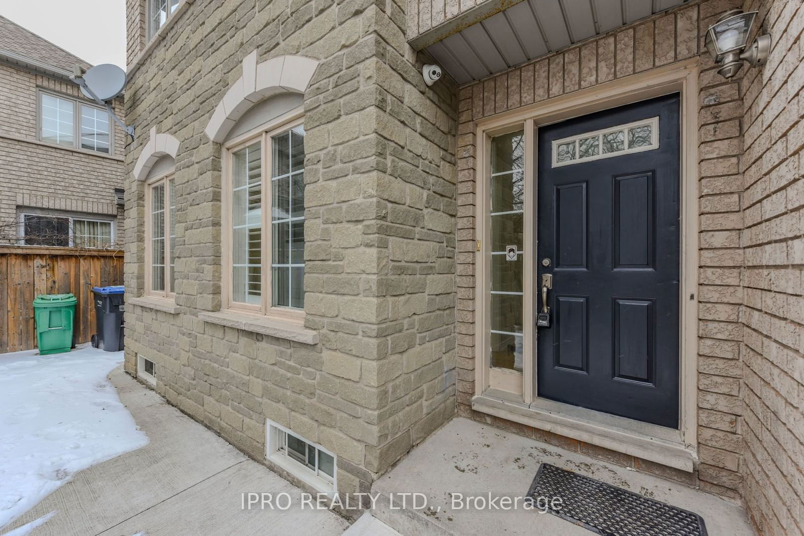 Townhouse sold at 20-450 Bristol Road, Mississauga, Hurontario, L4Z 3Y3 - MLS: W11925539