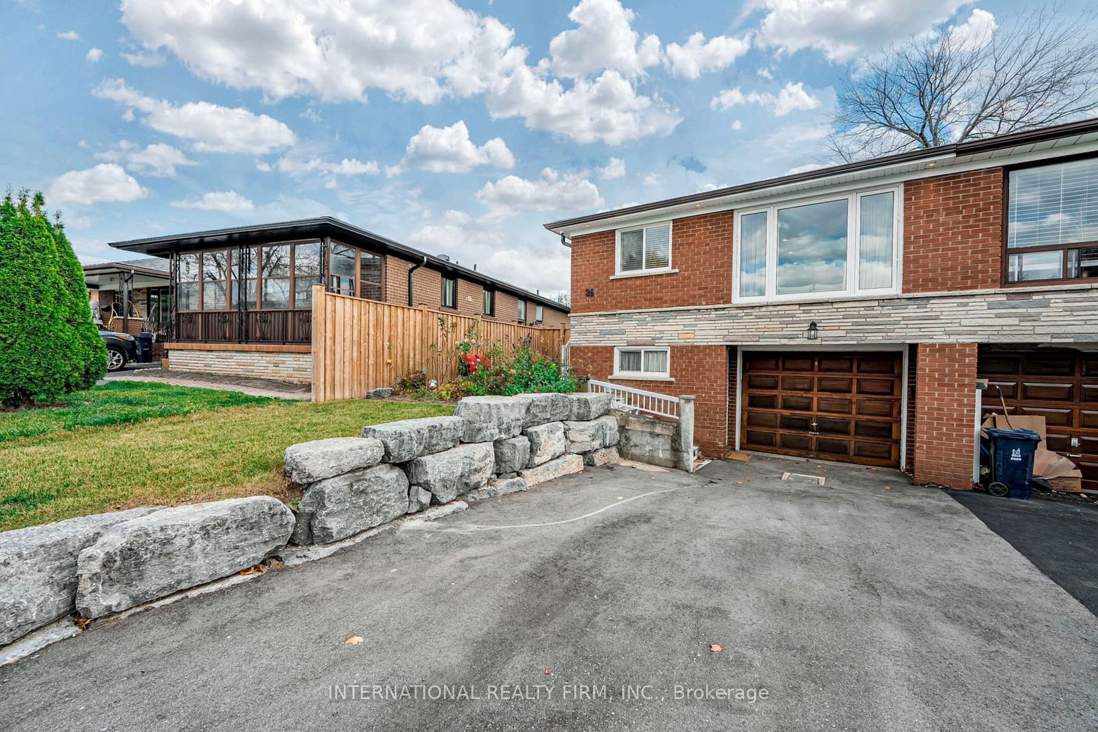 Semi-Detached House for sale at 26 Dellbrook Crescent, Toronto, Humber Summit, M9L 1E2 - MLS: W11925556