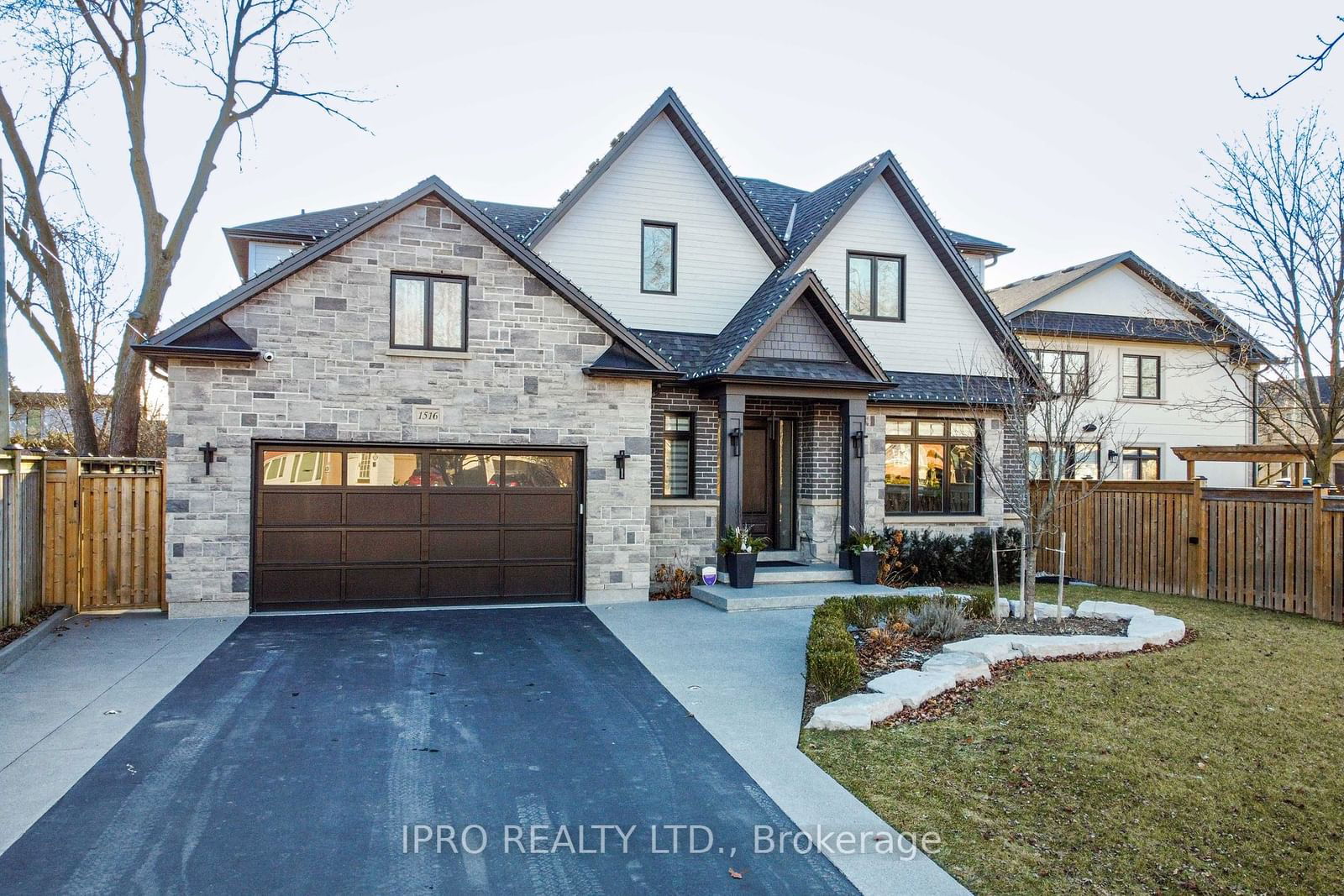 Detached House sold at 1516 Pembroke Drive, Oakville, 1003 - CP College Park, L6H 1V9 - MLS: W11925700