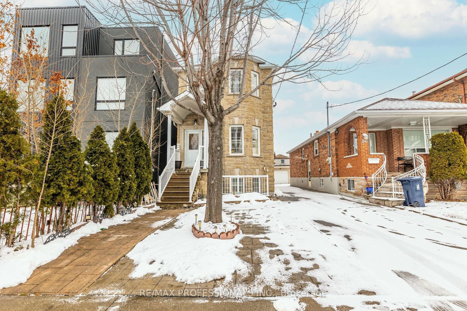 Detached House for lease at Main-98 Ypres Road, Toronto, Keelesdale-Eglinton West, M6M 1P3 - MLS: W11925705