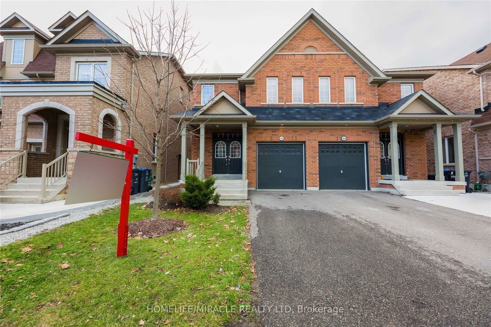 Semi-Detached House for lease at 42 Delambray Street, Brampton, Sandringham-Wellington, L6R 0W2 - MLS: W11925725