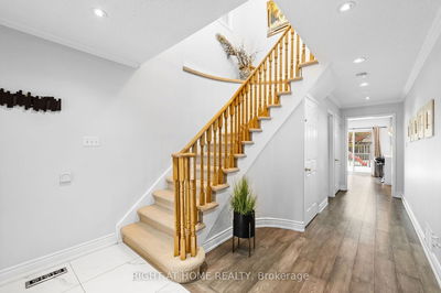 2549 Scarth Crt, Mississauga - Central Erin Mills image-0-3