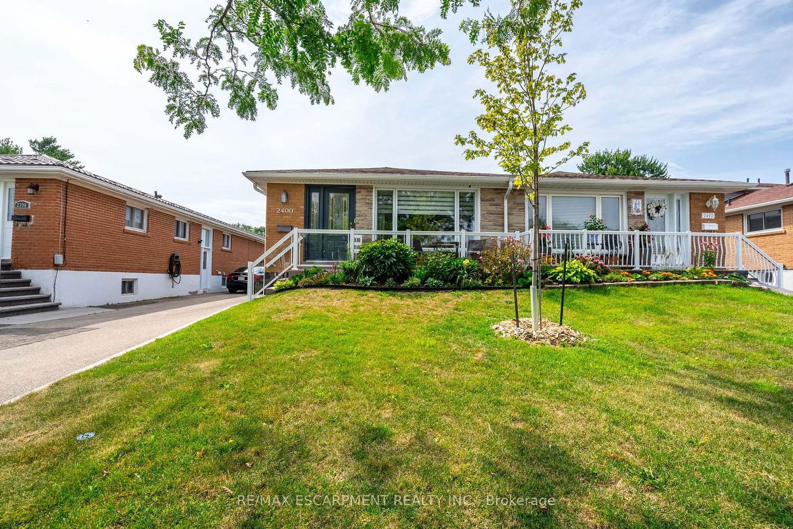 Semi-Detached House for lease at 1-2400 Whaley Drive, Mississauga, Cooksville, L5B 2B5 - MLS: W11925814